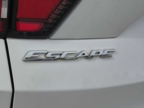 Used 2017 Ford Escape SE AWD/4WD image 11