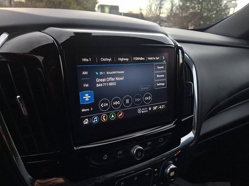 Used 2023 Chevrolet Traverse Premier image 18