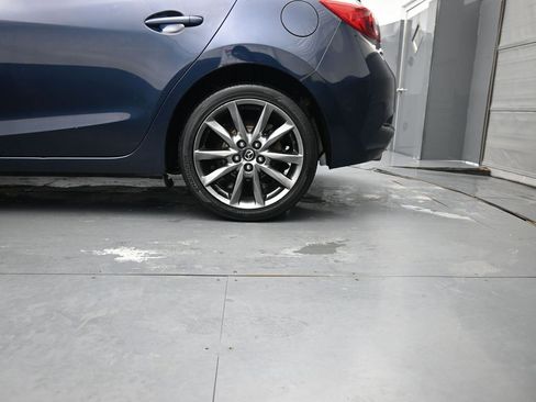 Used 2018 MAZDA MAZDA3 Touring image 14