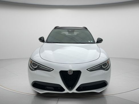 Used 2023 Alfa Romeo Stelvio Veloce AWD/4WD image 5