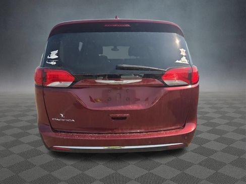 Used 2017 Chrysler Pacifica Touring-L w/ Tire & Wheel Group FWD image 3
