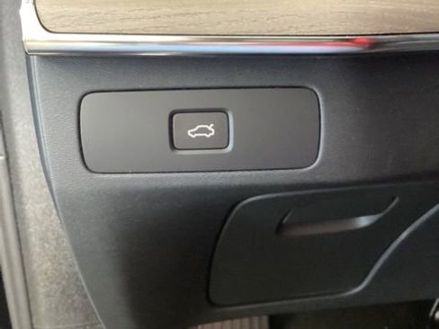 New 2026 Volvo XC90 B6 Plus w/ Protection Package Premier image 19