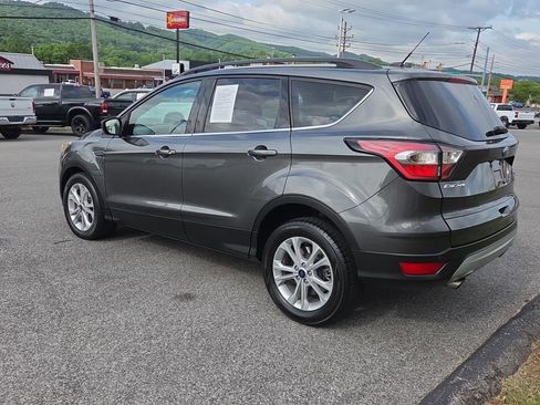 Used 2017 Ford Escape SE w/ Equipment Group 201A FWD image 5