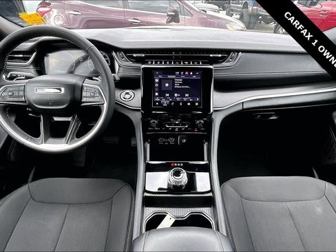 Used 2025 Jeep Grand Cherokee L Laredo image 7