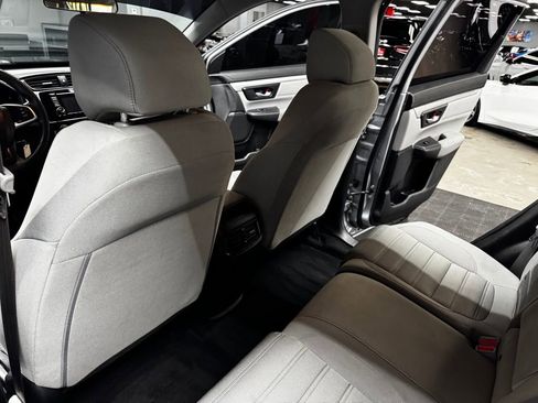 Used 2019 Honda CR-V LX image 38