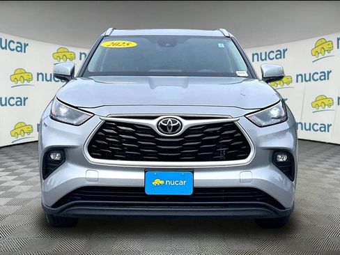 Used 2025 Toyota Highlander XLE AWD/4WD image 2