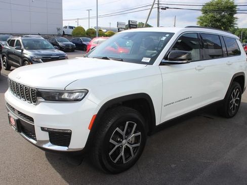 Used 2024 Jeep Grand Cherokee L Limited AWD/4WD image 2