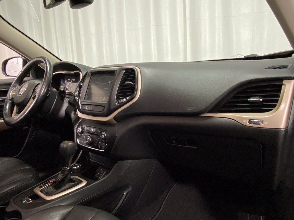 Used 2018 Jeep Cherokee Limited AWD/4WD image 32