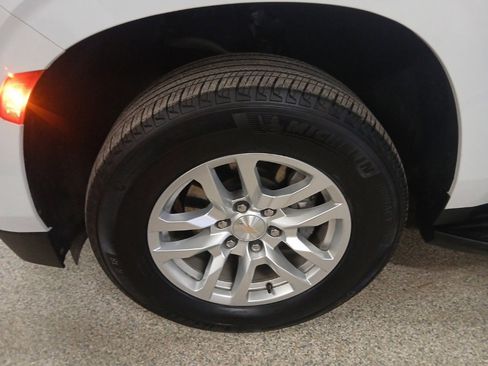 Used 2024 Chevrolet Suburban LT image 8