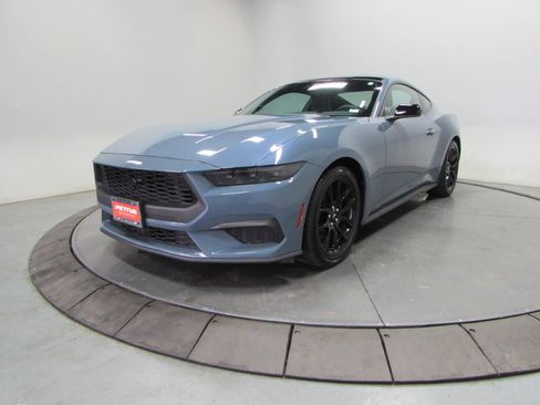 Used 2024 Ford Mustang image 3