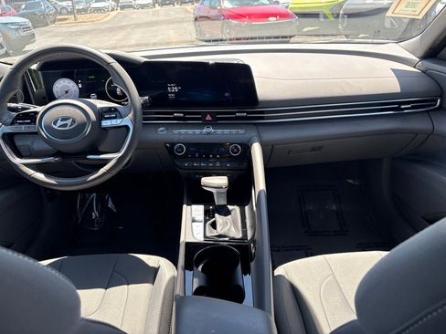 Certified 2025 Hyundai Elantra SEL FWD image 33