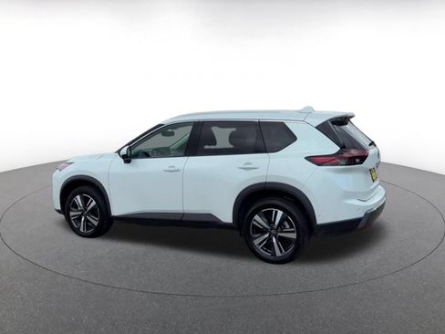Used 2026 Nissan Rogue SL FWD image 8