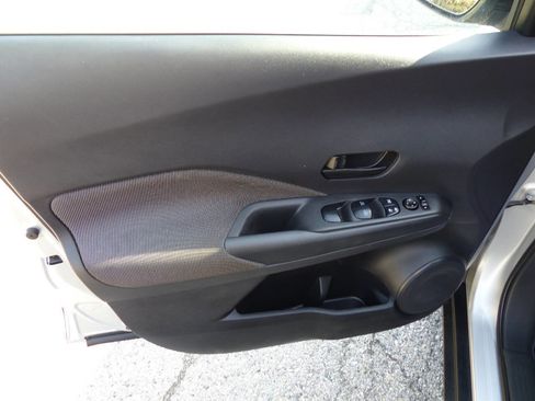Used 2018 Nissan Kicks S FWD image 20