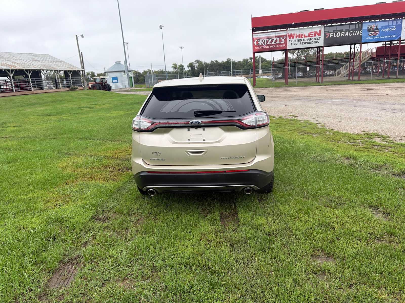 Used 2018 Ford Edge Titanium w/ Technology Package FWD image 9