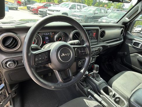 Used 2023 Jeep Wrangler Unlimited Sport AWD/4WD image 20