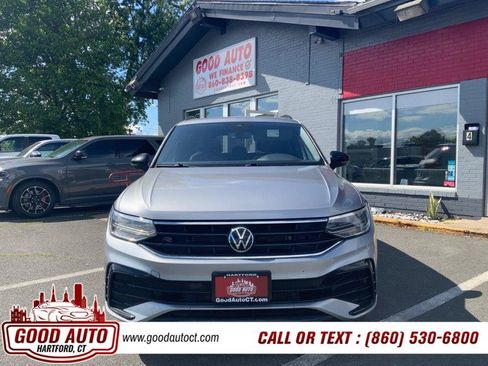 Used 2022 Volkswagen Tiguan SE R-Line AWD/4WD image 2