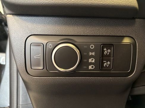 Used 2025 Ford Escape Active w/ Active Premium Tech Pack image 9