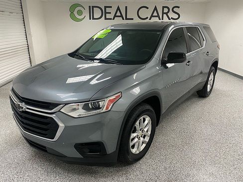 Used 2021 Chevrolet Traverse LS image 1