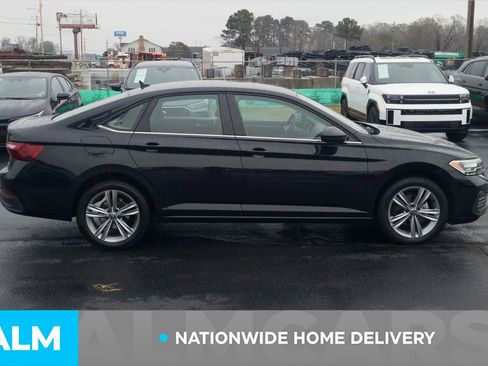 Used 2024 Volkswagen Jetta SE image 4