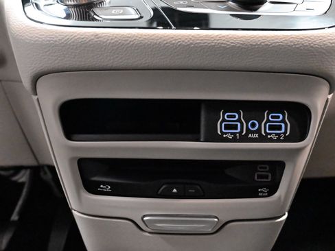 Used 2023 Chrysler Pacifica Touring-L w/ Uconnect Theater Family Group FWD image 49