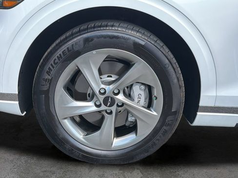 Certified 2026 Genesis GV70 2.5T AWD/4WD image 47