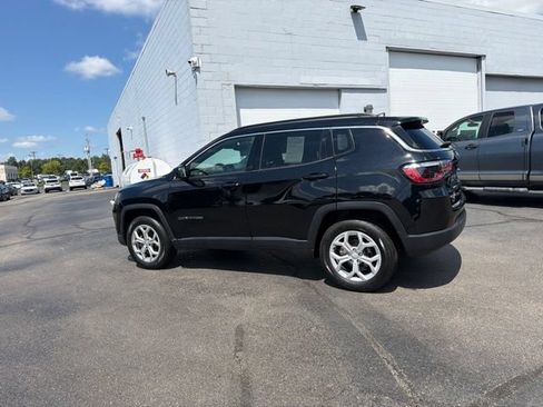 Used 2024 Jeep Compass Latitude AWD/4WD image 16
