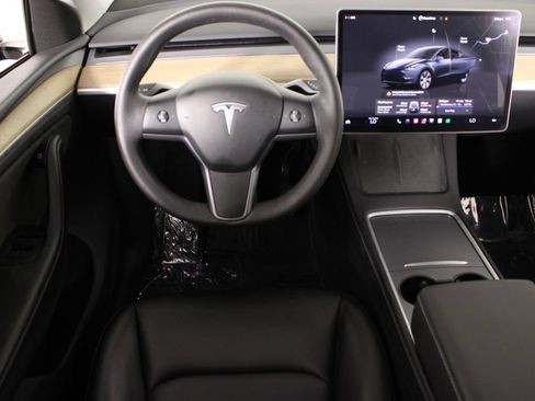 Used 2024 Tesla Model Y Long Range AWD/4WD image 6