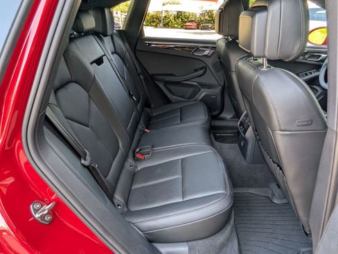 Certified 2025 Porsche Macan image 24