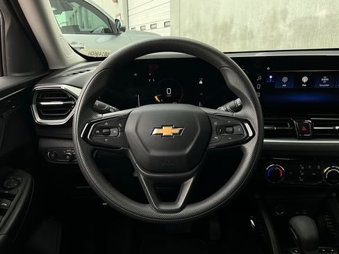 Used 2025 Chevrolet TrailBlazer LT image 30