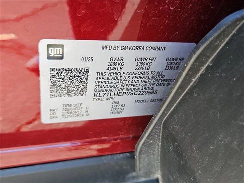 Used 2025 Chevrolet Trax LT FWD image 24
