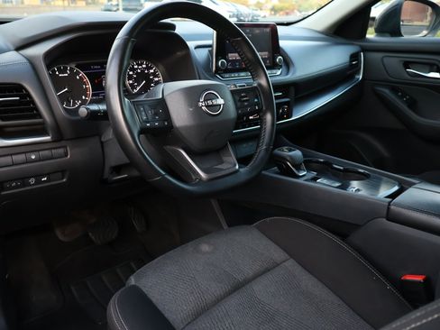Used 2025 Nissan Rogue SV FWD image 3