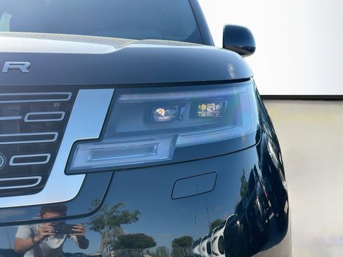Used 2024 Land Rover Range Rover SE image 9