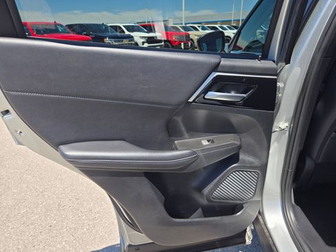 Used 2024 Mitsubishi Outlander AWD image 14