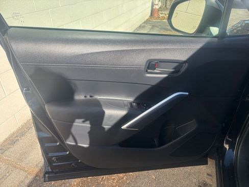 Used 2025 Toyota Corolla Cross LE image 20