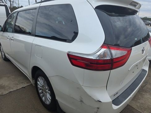 Used 2016 Toyota Sienna Limited image 6
