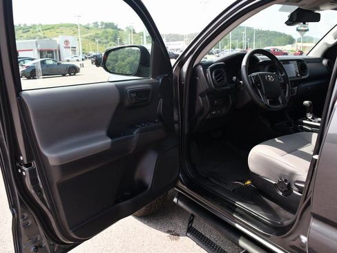 Used 2022 Toyota Tacoma SR image 12