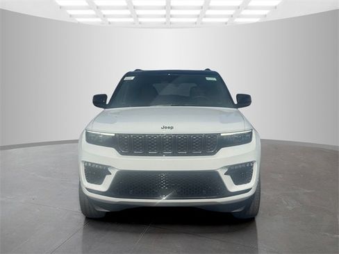 New 2025 Jeep Grand Cherokee Summit image 2