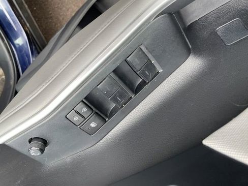 Used 2023 Toyota Highlander LE image 12