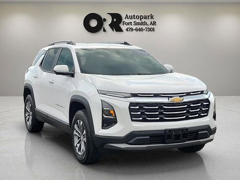 Used 2025 Chevrolet Equinox LT w/ Convenience Package II image 1