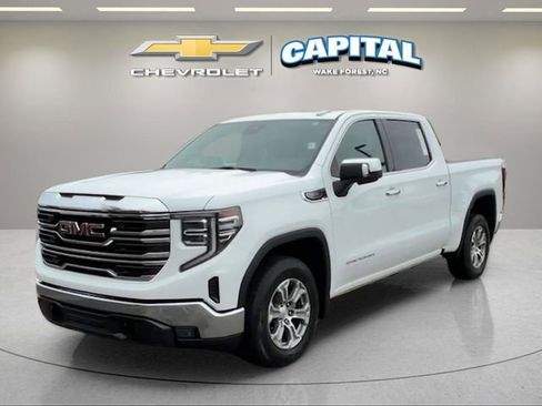 Used 2025 GMC Sierra 1500 SLT RWD image 1