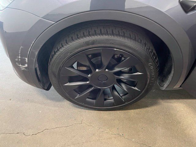 Used 2023 Tesla Model Y Long Range AWD/4WD image 30