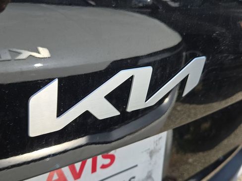 Used 2025 Kia Carnival FWD image 6
