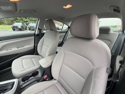Used 2019 Hyundai Elantra SE FWD image 7