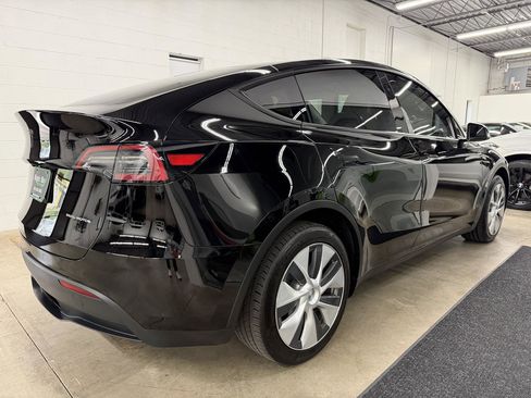 Used 2023 Tesla Model Y Long Range AWD/4WD image 4