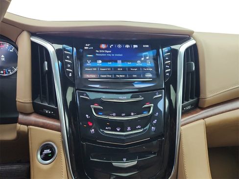 Used 2017 Cadillac Escalade ESV Platinum image 20