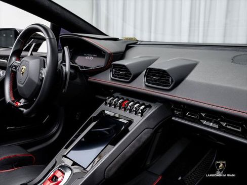 Used 2021 Lamborghini Huracan EVO RWD image 38