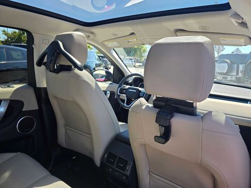 Used 2023 Land Rover Discovery Sport SE image 15