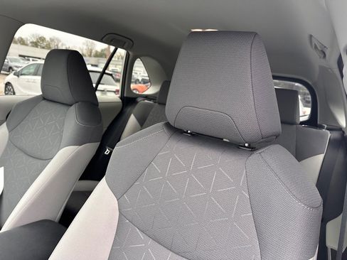 Used 2025 Toyota RAV4 XLE image 16