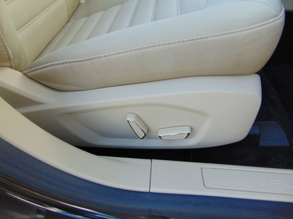 Used 2015 Ford Fusion SE FWD image 21
