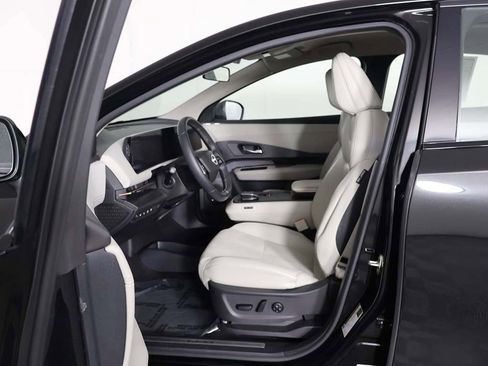 Used 2023 Nissan Ariya AWD image 30